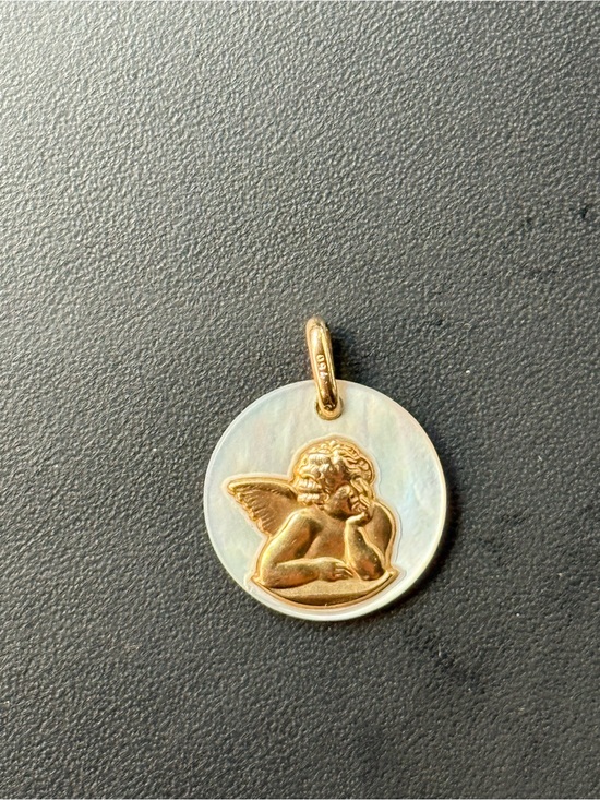 Jewelry - 18k Gold Angel Cherub Pendant on Mother-of-Pearl Disc